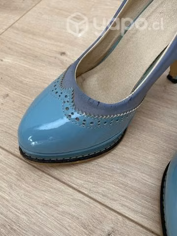Tacones celestes