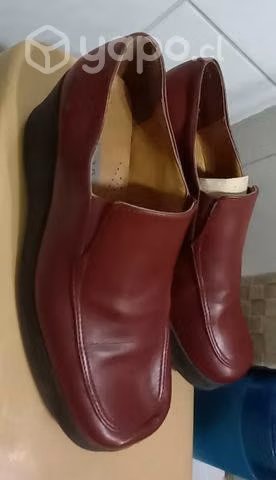 Zapatos mocasines burdeos taco chino