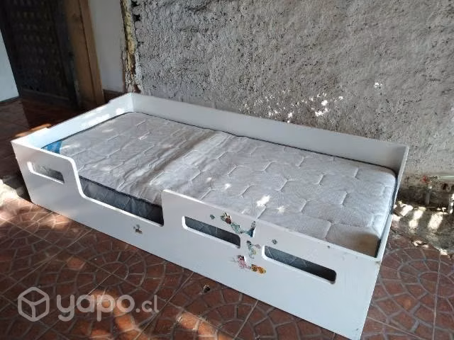Cama de transición casi nueva