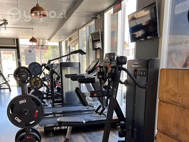 Gimnasio completo y sus equipos