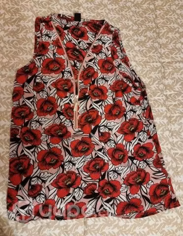 Camisa floreada tipo musculosa
