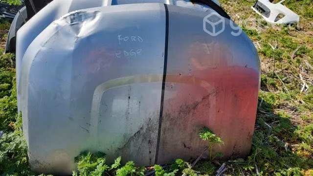 Capot Ford edge