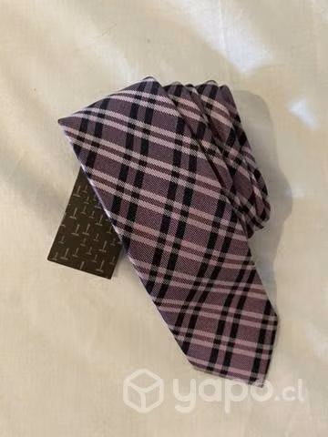 Corbata de seda marca Mossimo, corte moderno