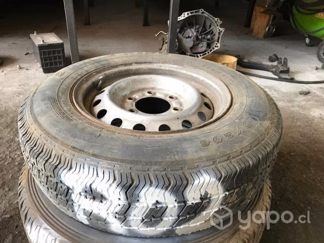 Llanta fierro (R02) con neumatico 195R15C Ford Ran