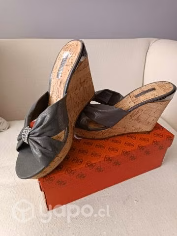 Sandalia Guess