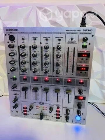 Mezcladora profesional dj behringer djx 700