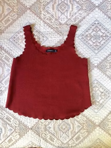Polera corte redondeado