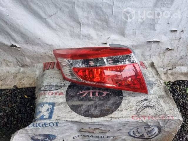 Foco trasero izquierdo toyota yaris sedan 14-17
