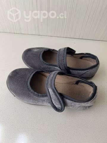 Zapato de color gris de niña de la talla 27 - Imagen 2