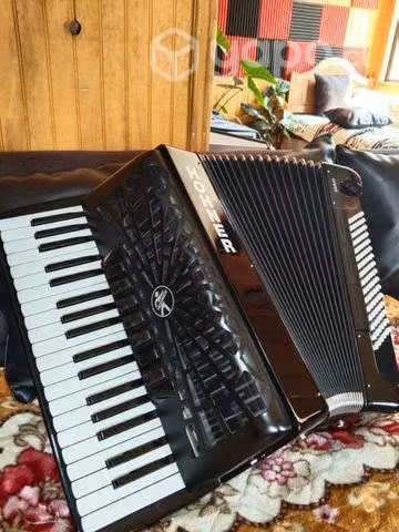 Acordeon Hohner 98 bajos