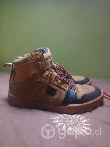 Bototos marca DC, talla 42.5