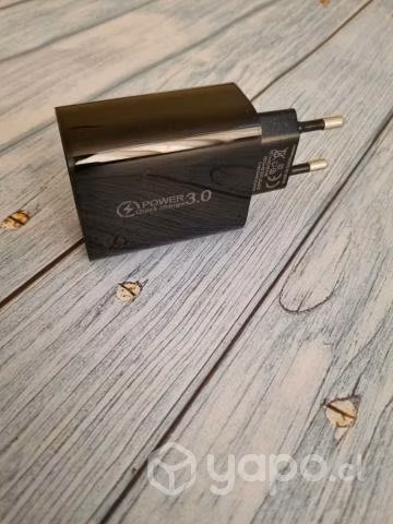 Cargador de 3 entradas Usb y otra entrada tipo C - Imagen 2