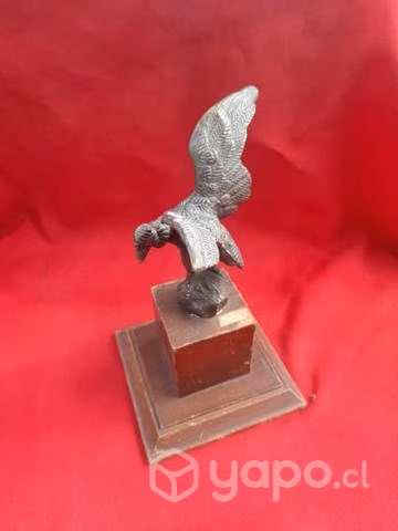 Cóndor de bronce