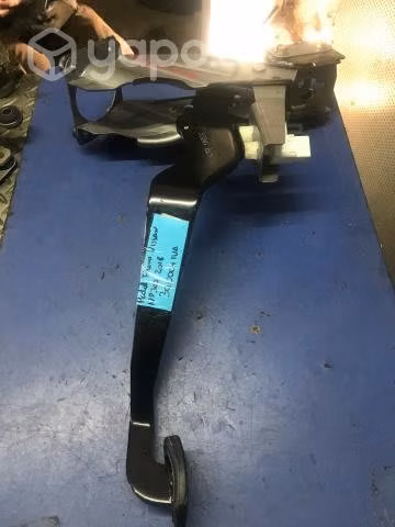 Pedal freno Nissan NP300 2018