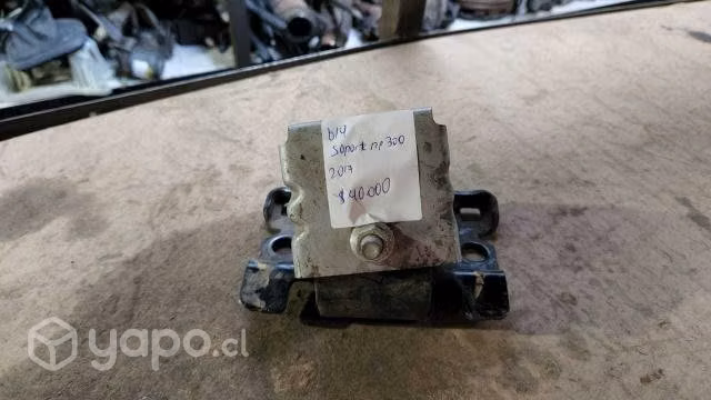 Soporte motor np300 2017