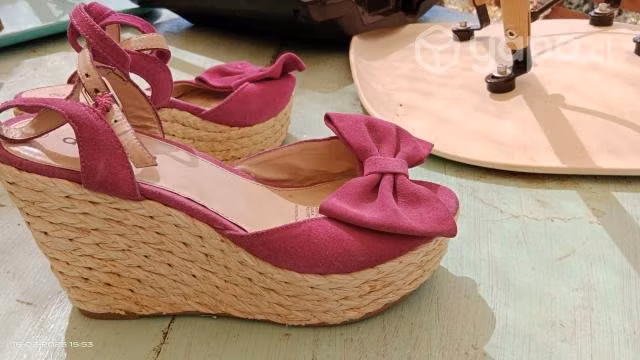 Azaleia gamuza fucsia número 37 y dos pares 39