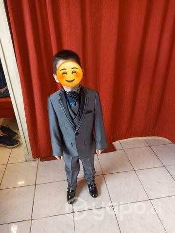 Traje de novio y traje de niño