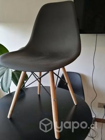 Mesa y 4 sillas Eames - Imagen 3