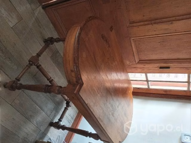 Mesa arrimo antigua de madera