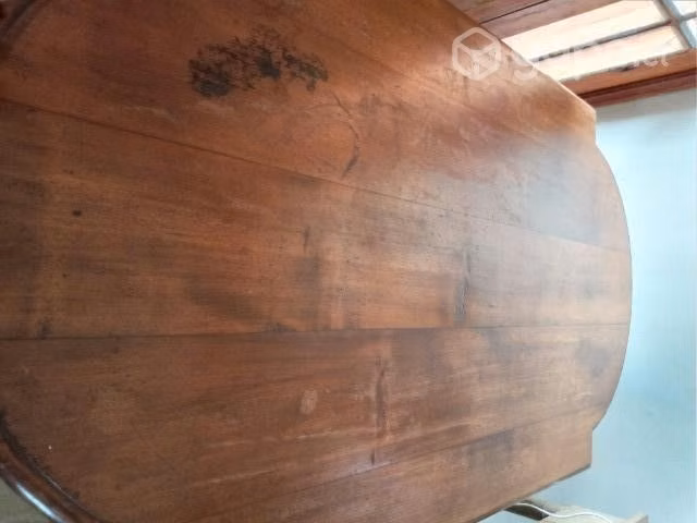 Mesa arrimo antigua de madera