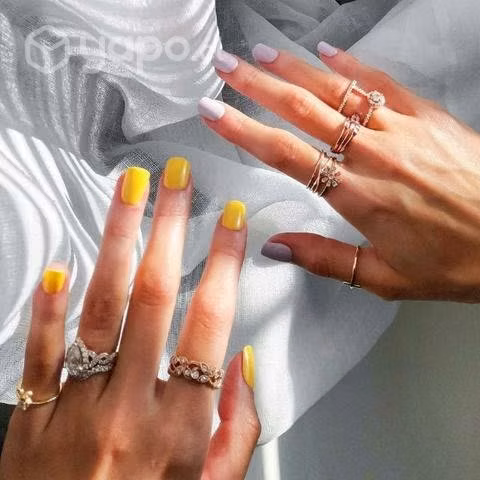 Uñas postizas con adhesivo patentado