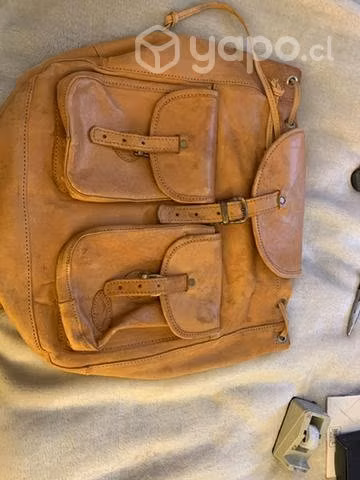 Hermosa mochila de cuero color caramelo