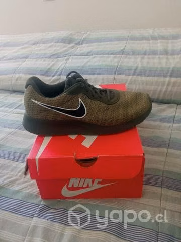 Nike Tanjun Número 40.5 - Imagen 2