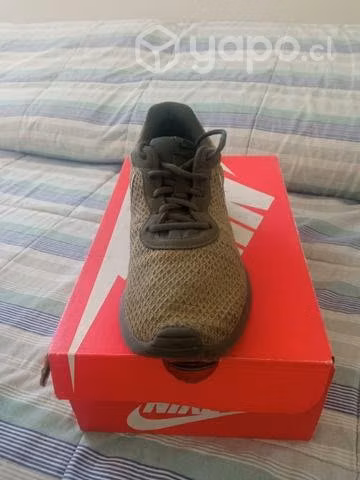 Nike Tanjun Número 40.5 - Imagen 3