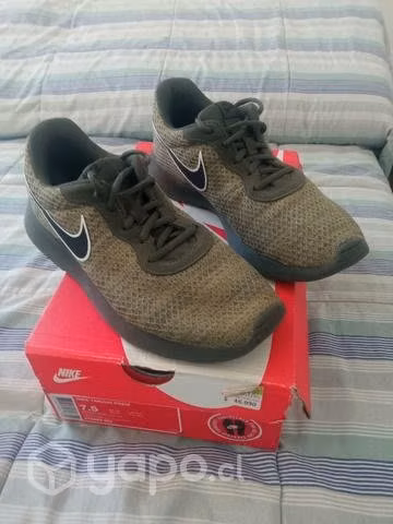 Nike Tanjun Número 40.5 - Imagen 4