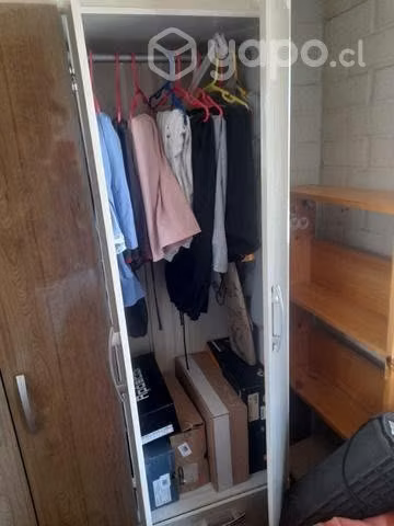 Closet seminuevo 4 puertas con 2 cajoneraa - Imagen 4