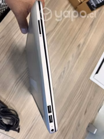 Laptop 15" HP intel core i5 8GB DDR tarjeta grafic