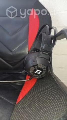 Audífonos gamer, micrófono, interfaz de audio, etc
