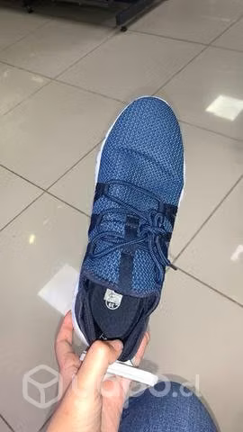 Zapatillas 38/39 color azul. Como nuevas.
