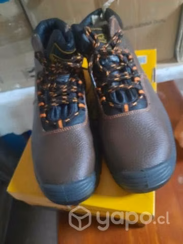 Zapatos de seguridad nuevos