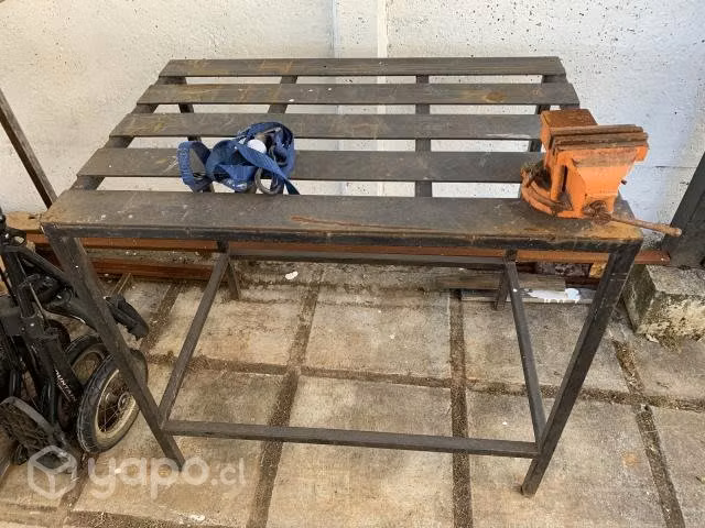 mesa de trabajo en fierro y madera