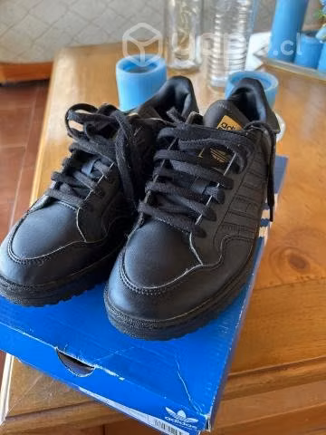 Zapatilla de colegio