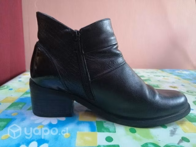 3 pares de botines cuero