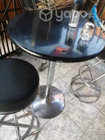 Mesa de patio con 2 sillas