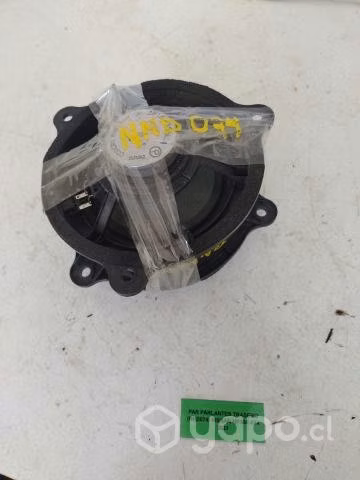 Par Parlantes Traseros (NND074) Nissan Np300 4x4 2