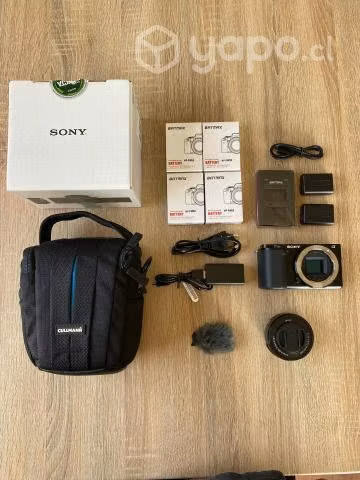 Cámara Sony ZV-E10 con lente E PZ 16-50 mm