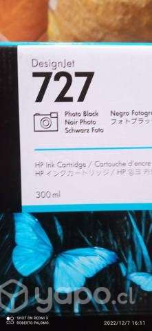 Tinta HP 727 photo black original de 300ml abierta