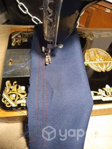 Máquina de coser antigua Elgin