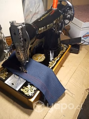 Máquina de coser antigua Elgin