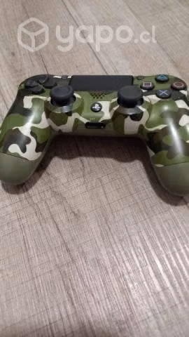 PS4 con mando y 5 juegos