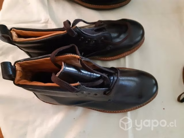 Zapato de seguridad antiguo pero nuevo