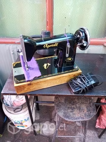 Máquina de coser antigua Vigorelli italiana