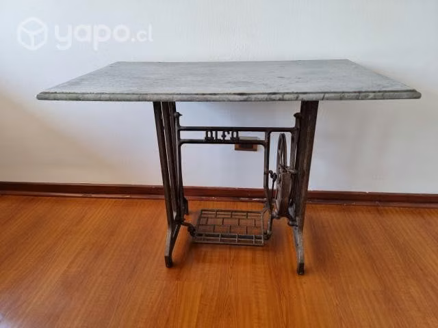 Escritorio cubierta de mármol