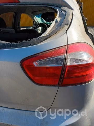 Foco derecho portalon kia rio 5 2015 usado