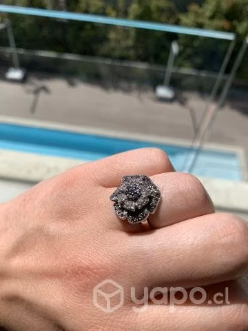 Anillo diamantes blancos y negros