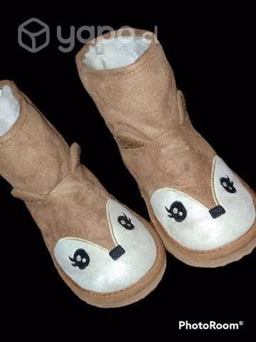 Botitas estilo uggs nuevas talla 30/31 americanas
